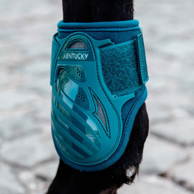 Young Horse Streichkappen Shield Smaragdgrün