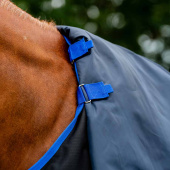 Winterdecke mit Kapuzenhaube Amigo Ripstop 900 Plus 200g Schwarz/Blau Winterdecke mit Kapuzenhaube Amigo Ripstop 900 Plus 200g Schwarz/Blau