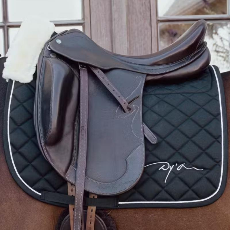 Dressurschabracke Skin Friendly Vegan Sheepskin Schwarz