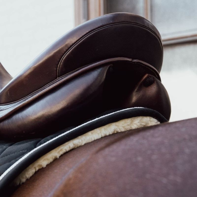 Dressurschabracke Skin Friendly Vegan Sheepskin Schwarz
